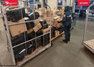 W sortowniach paczek zatrzymano blisko tonę nielegalnego tytoniu 